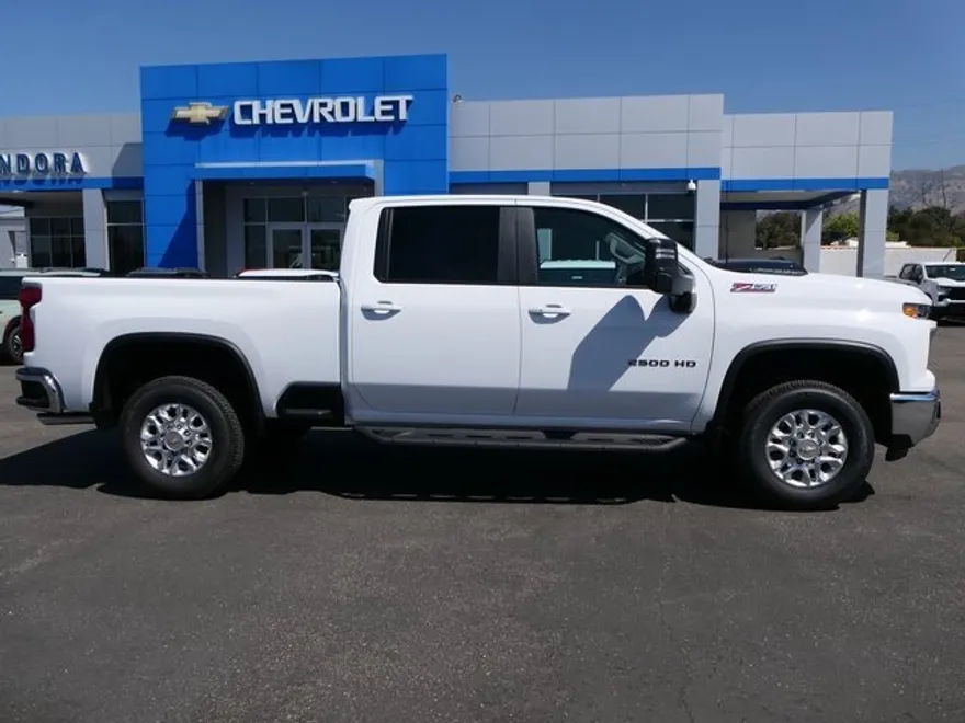 2025 Chevrolet Silverado 2500HD LT photo 1