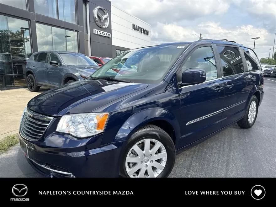 2014 Chrysler Town & Country Touring photo 1