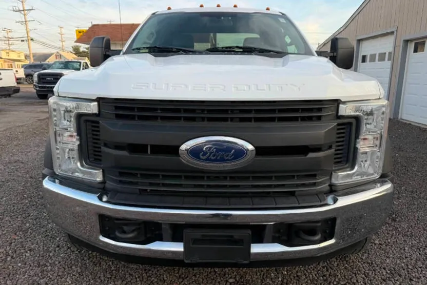 2017 Ford F-550 photo 1