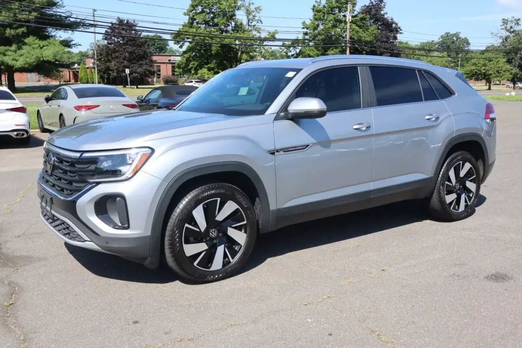 2024 Volkswagen Atlas Cross Sport SE Technology photo 1