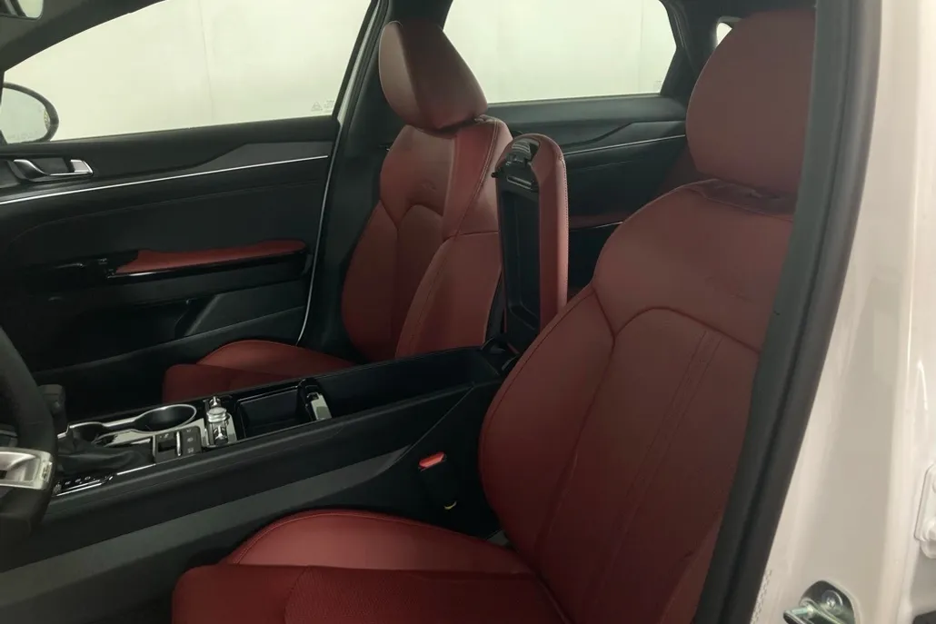 2026 Kia K5 GT-Line photo 1