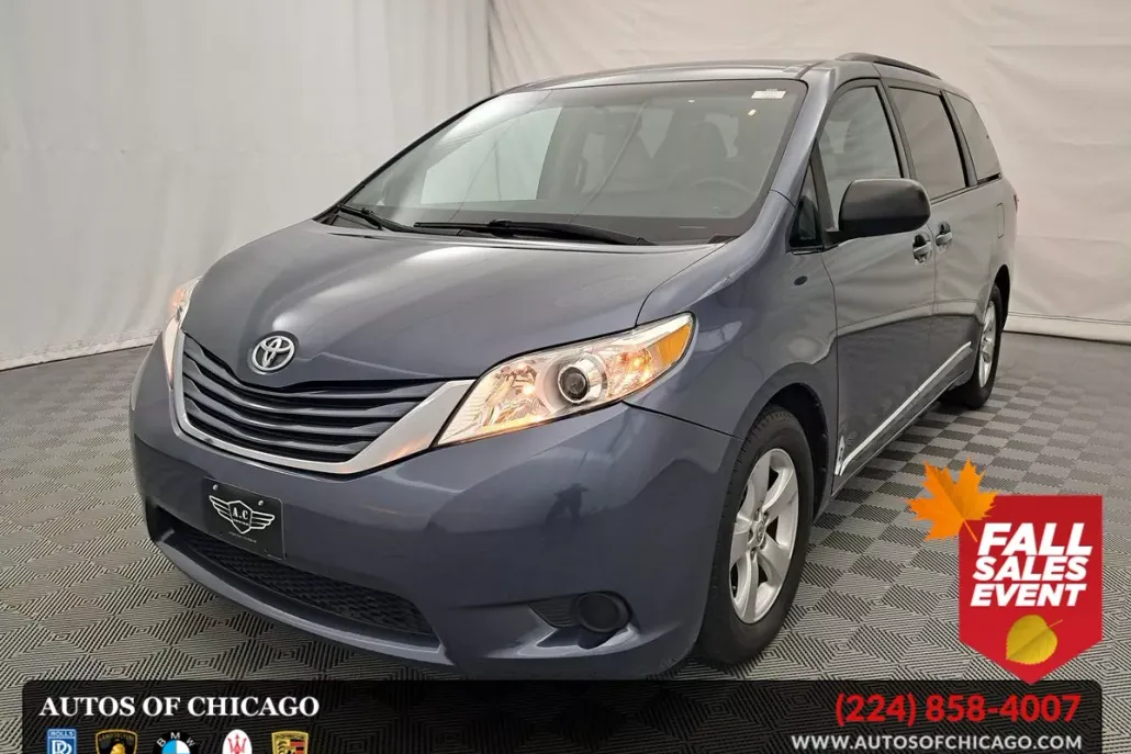 2016 Toyota Sienna LE photo 1