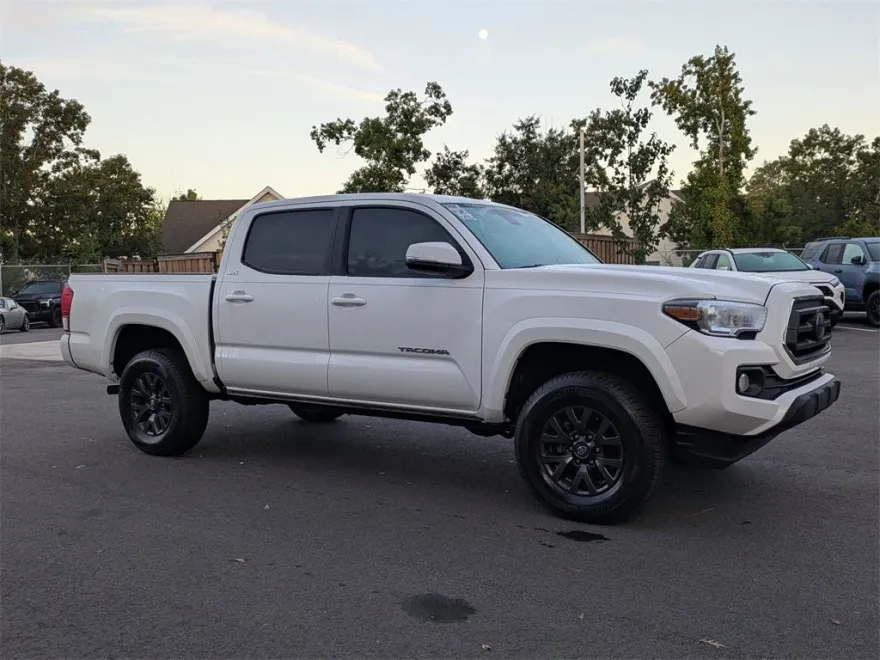 2023 Toyota Tacoma SR5 V6 photo 1