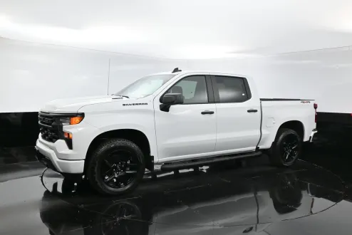 2025 Chevrolet Silverado 1500 Custom photo 3