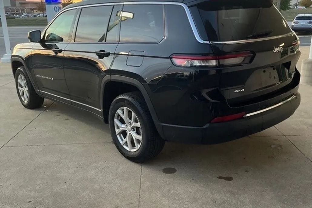 2023 Jeep Grand Cherokee Limited photo 1