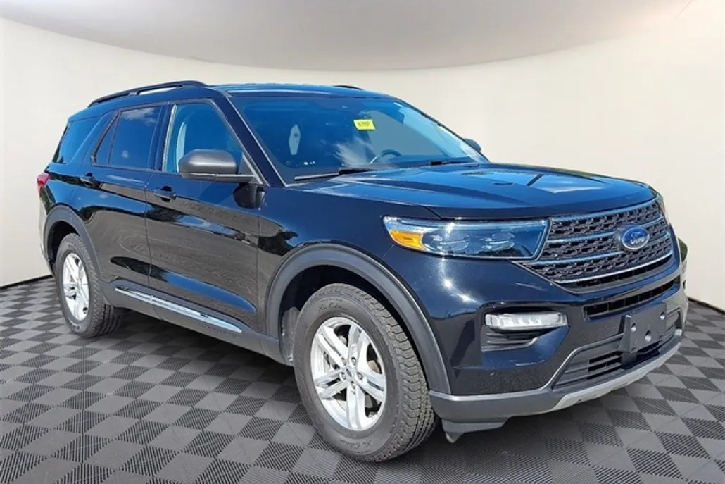 2023 Ford Explorer XLT photo 1