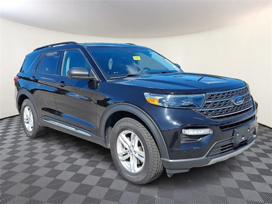 2023 Ford Explorer XLT photo 1