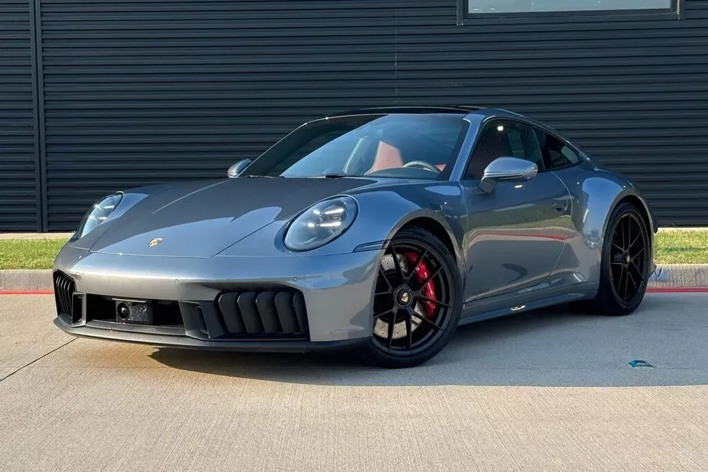 2025 Porsche 911 4 GTS photo 1