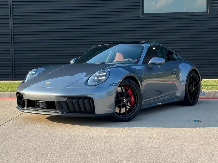 2025 Porsche 911 4 GTS photo 1