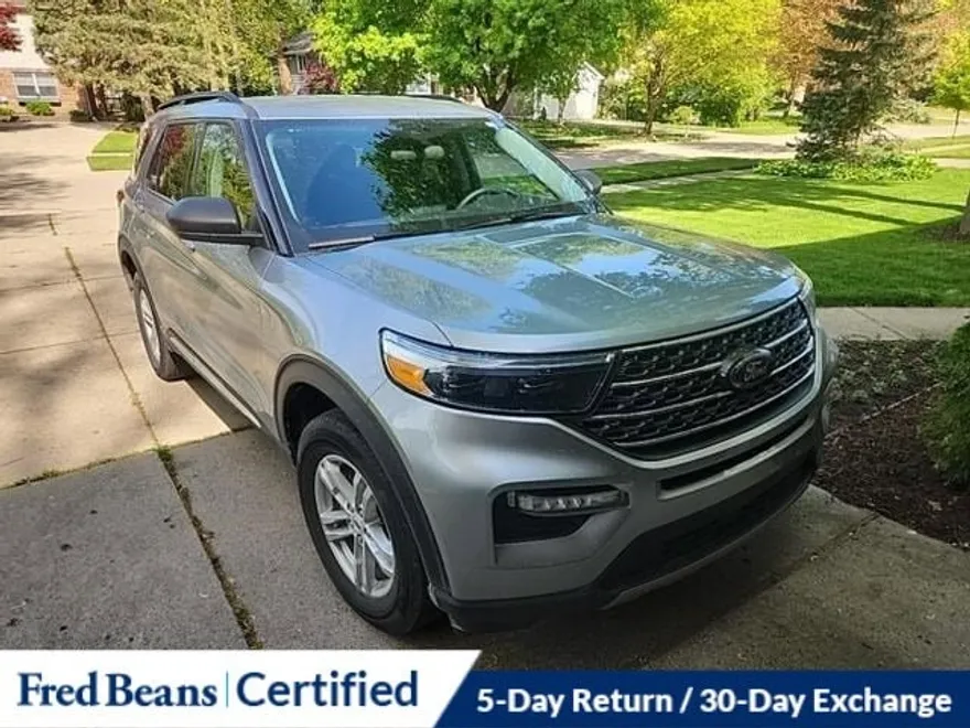 2023 Ford Explorer XLT photo 1