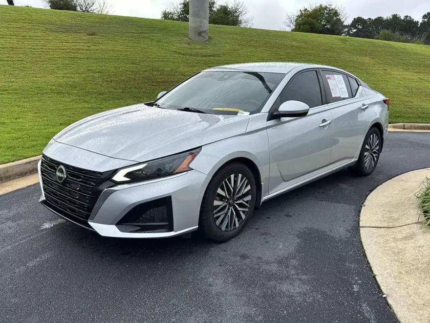 2023 Nissan Altima 2.5 SV photo 1
