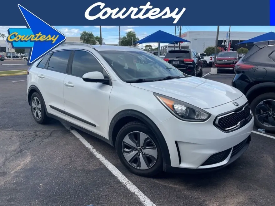 2017 Kia Niro LX photo 1