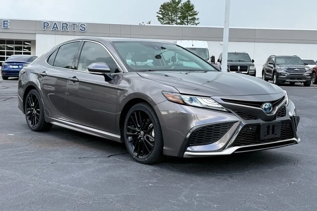 2024 Toyota Camry Hybrid XSE photo 1