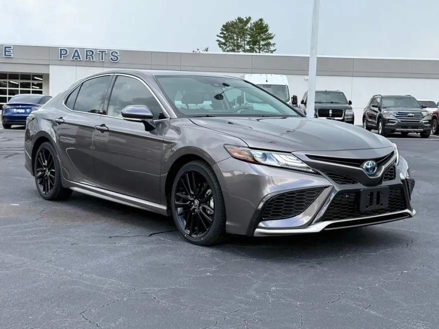 2024 Toyota Camry Hybrid XSE photo 1