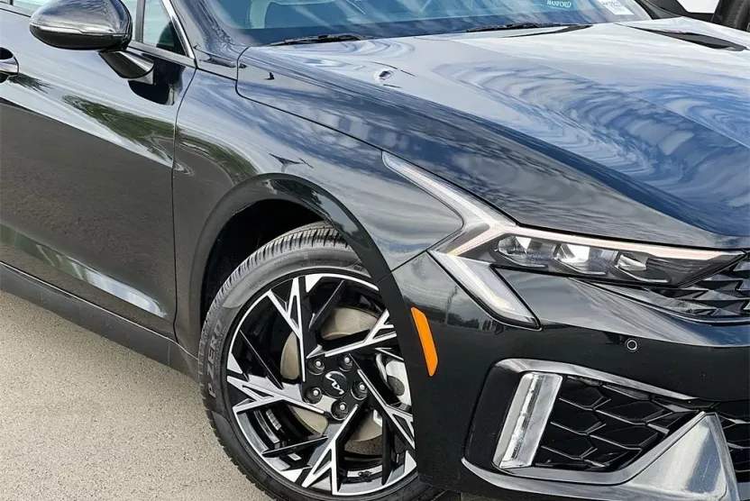 2025 Kia K5 GT-Line photo 1