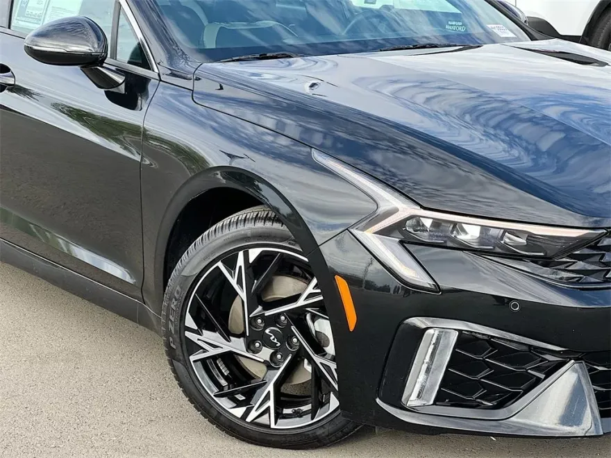 2025 Kia K5 GT-Line photo 1