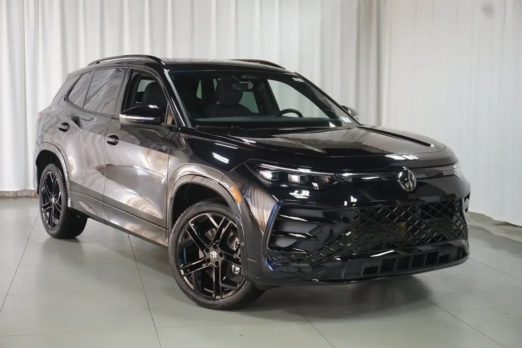 2025 Volkswagen Tiguan SE R-Line Black photo 1