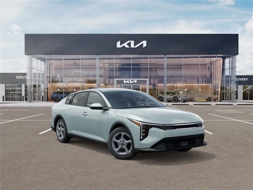 2025 Kia K4 LXS photo 1