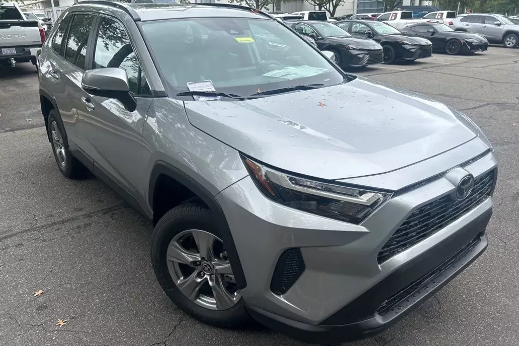 2025 Toyota RAV4 XLE photo 1