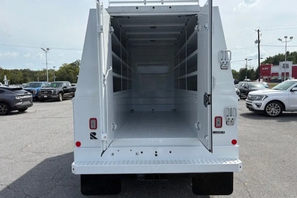 2024 Ford F-450 XL photo 1