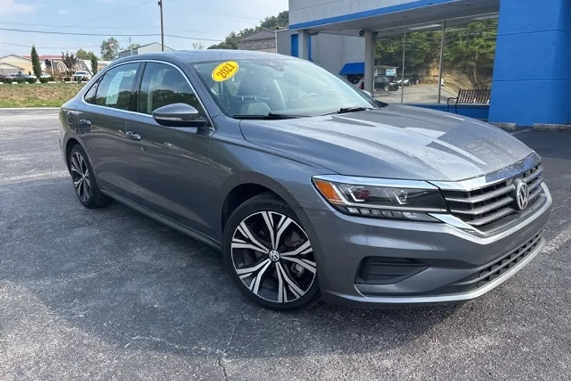 2021 Volkswagen Passat 2.0T SE photo 1