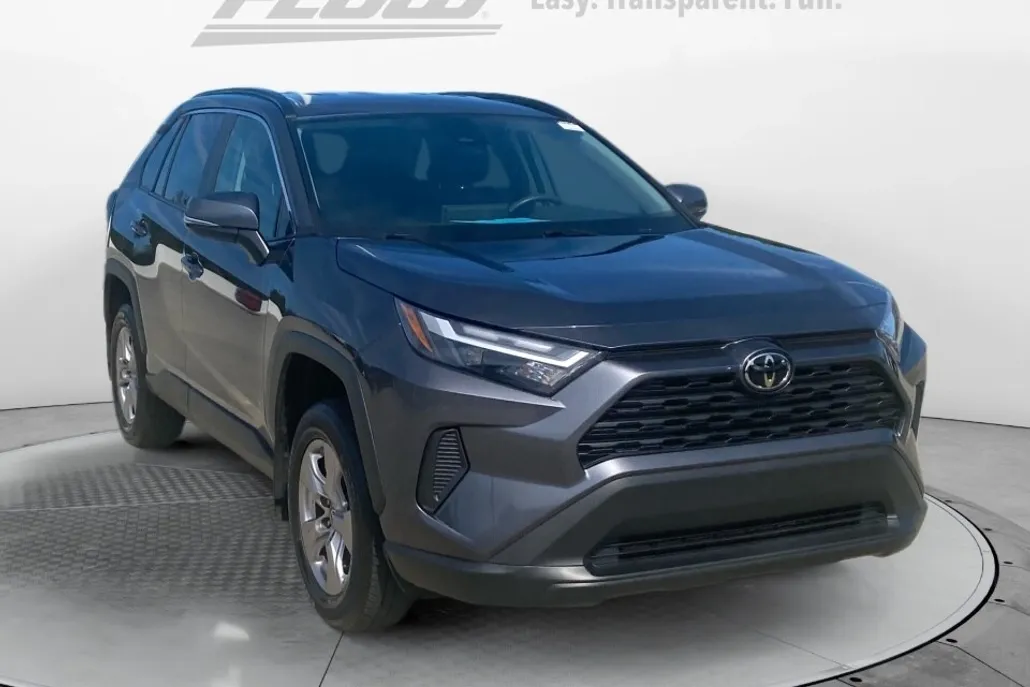 2024 Toyota RAV4 XLE photo 1