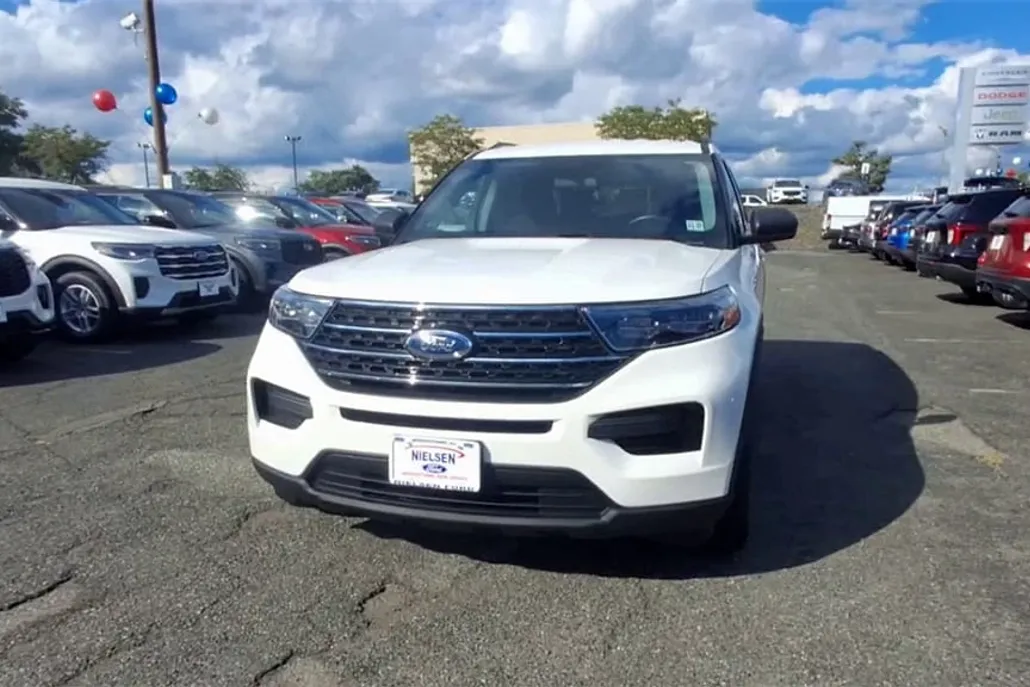 2022 Ford Explorer XLT photo 1