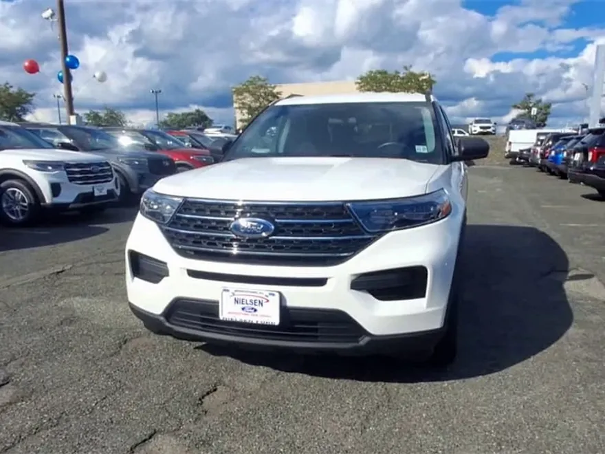 2022 Ford Explorer XLT photo 1