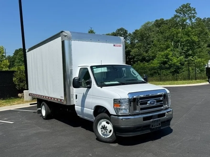 2025 Ford E-350 photo 1