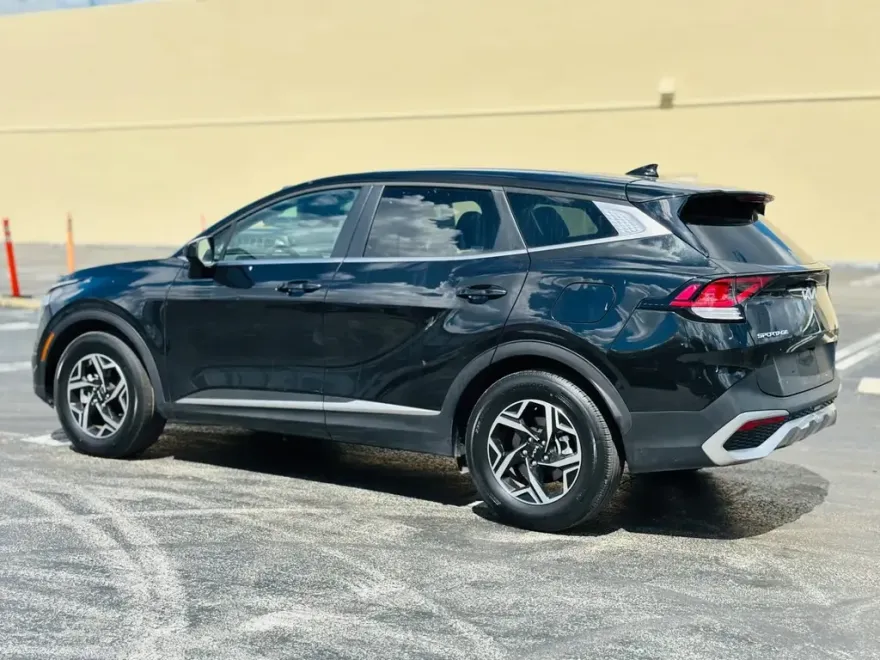 2024 Kia Sportage LX photo 1