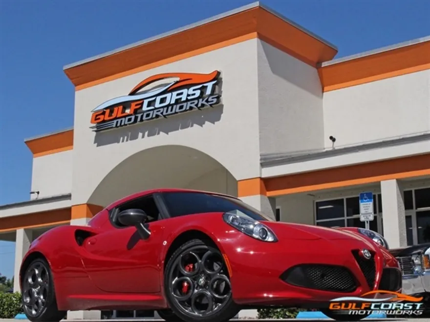 2015 Alfa Romeo 4C Coupe photo 1