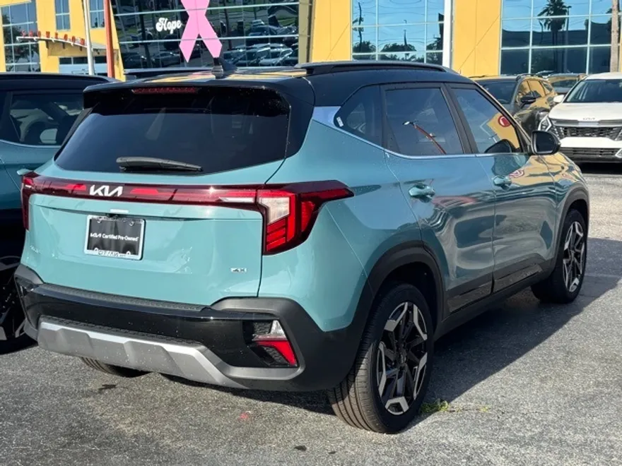 2024 Kia Seltos SX photo 1