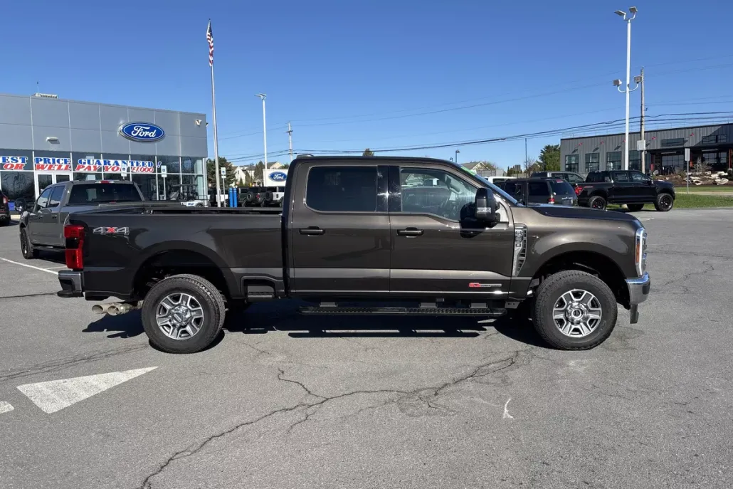 2024 Ford F-350 Lariat photo 1