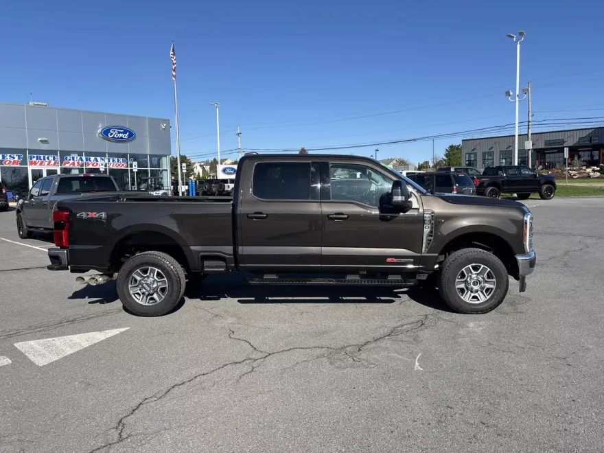 2024 Ford F-350 Lariat photo 1