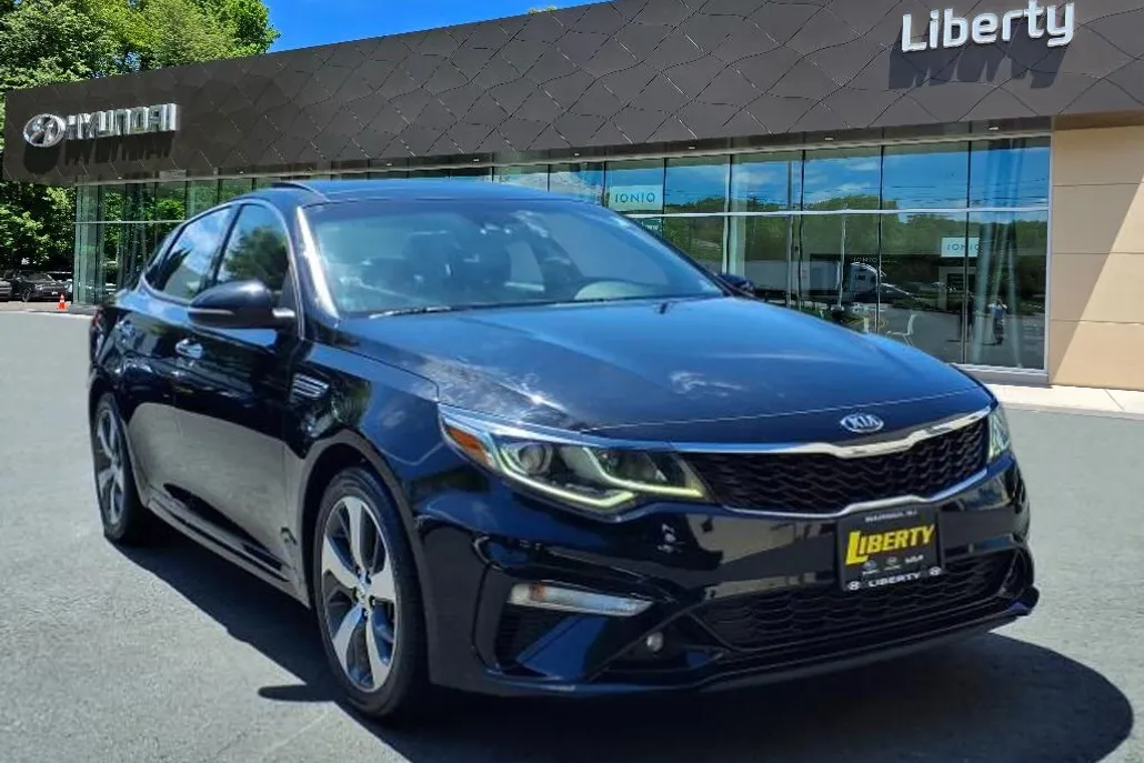 2019 Kia Optima S photo 1