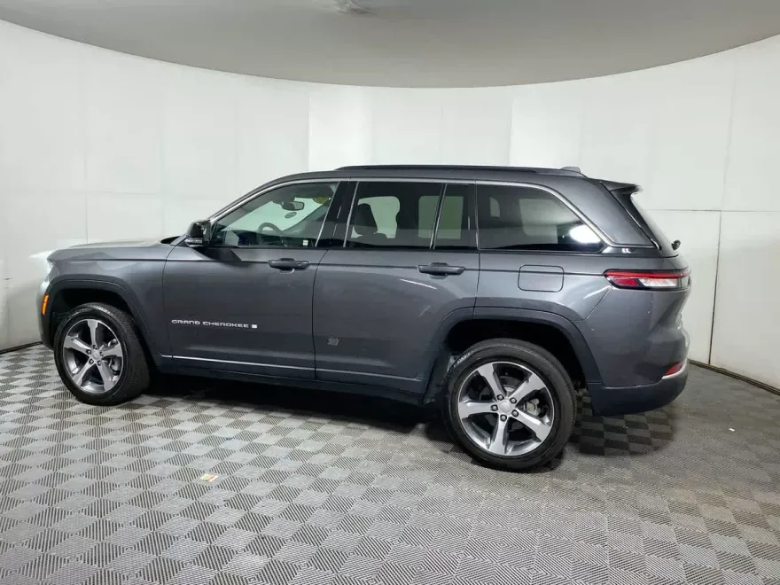 2024 Jeep Grand Cherokee Limited photo 1
