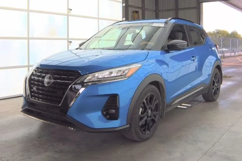 2024 Nissan Kicks SR photo 1