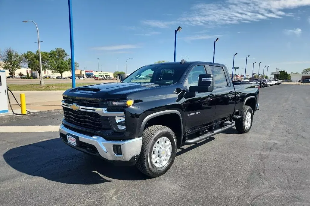 2025 Chevrolet Silverado 2500HD LT photo 1