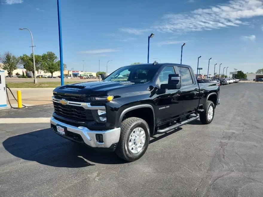 2025 Chevrolet Silverado 2500HD LT photo 1