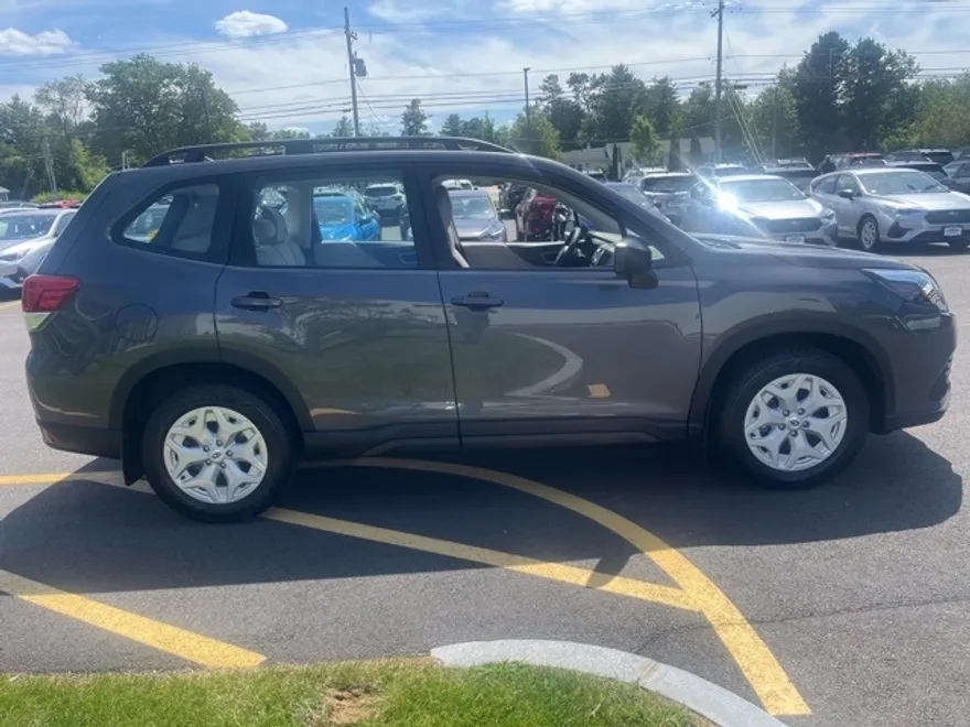 2022 Subaru Forester Base photo 1