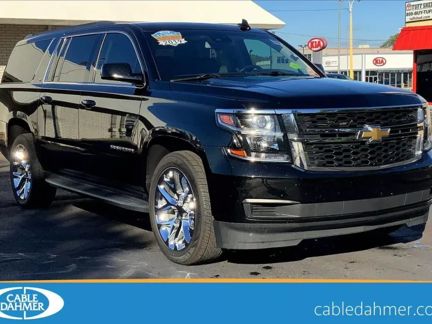 2019 Chevrolet Suburban LT photo 1