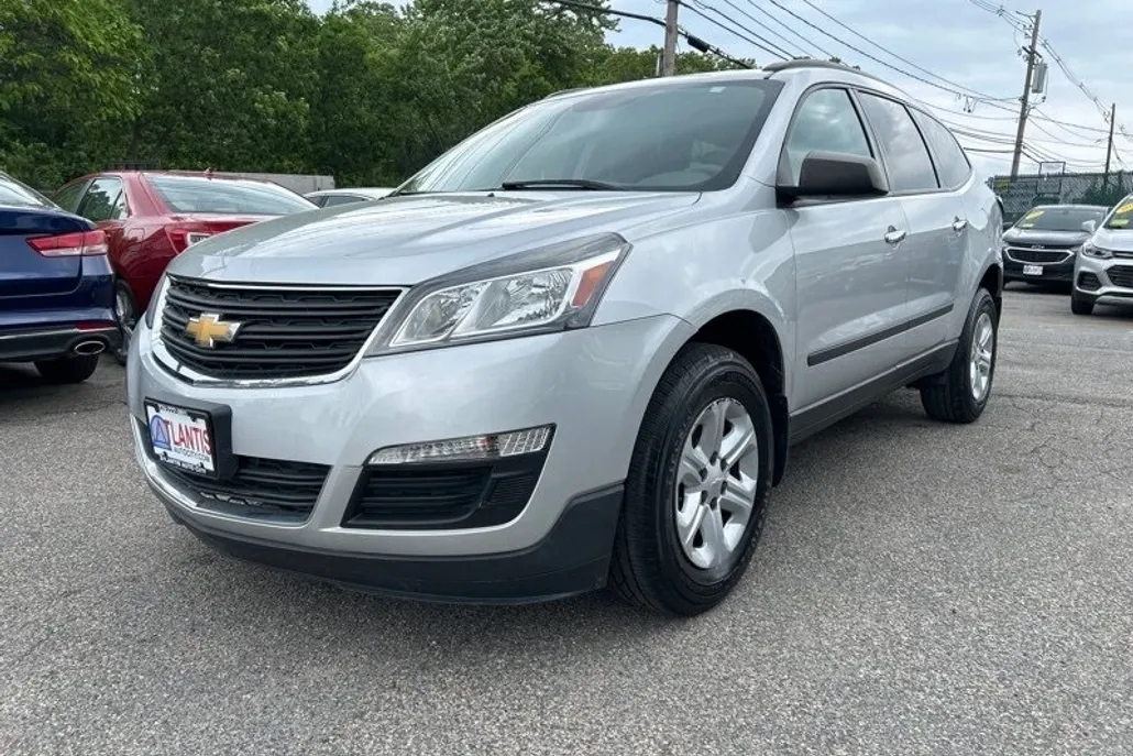 2017 Chevrolet Traverse LS photo 1