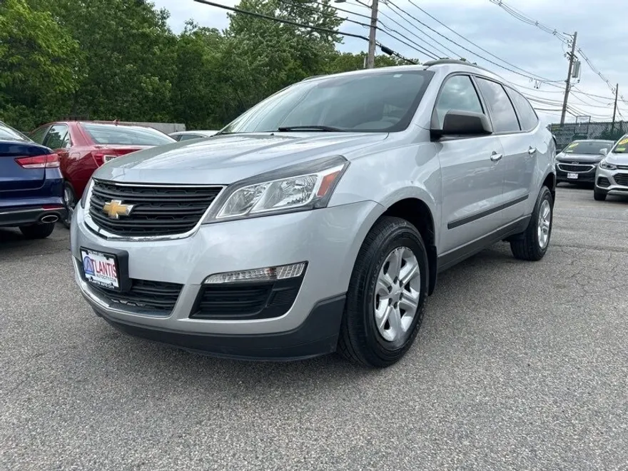 2017 Chevrolet Traverse LS photo 1