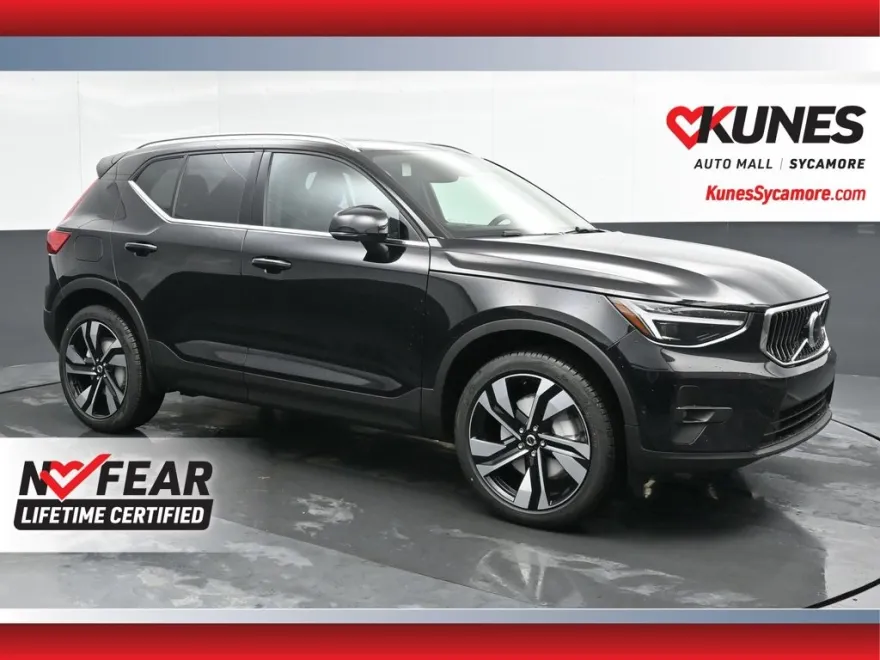 2025 Volvo XC40 photo 1