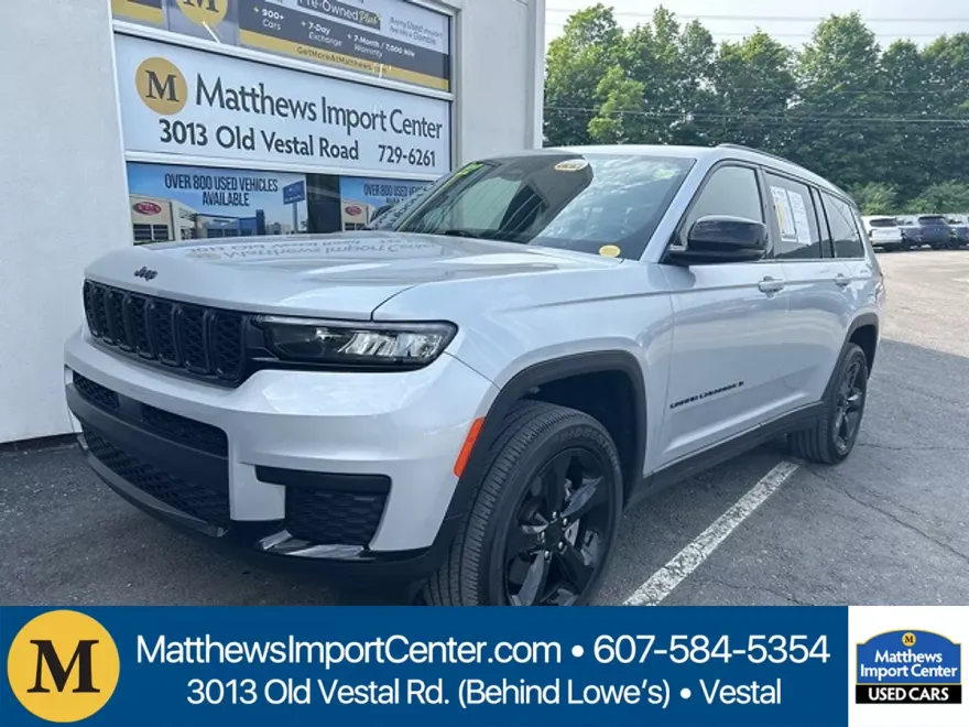 2022 Jeep Grand Cherokee Laredo photo 1