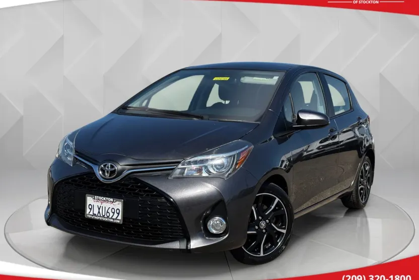 2015 Toyota Yaris SE photo 1