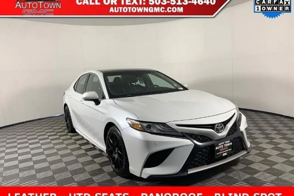 2018 Toyota Camry XLE photo 1