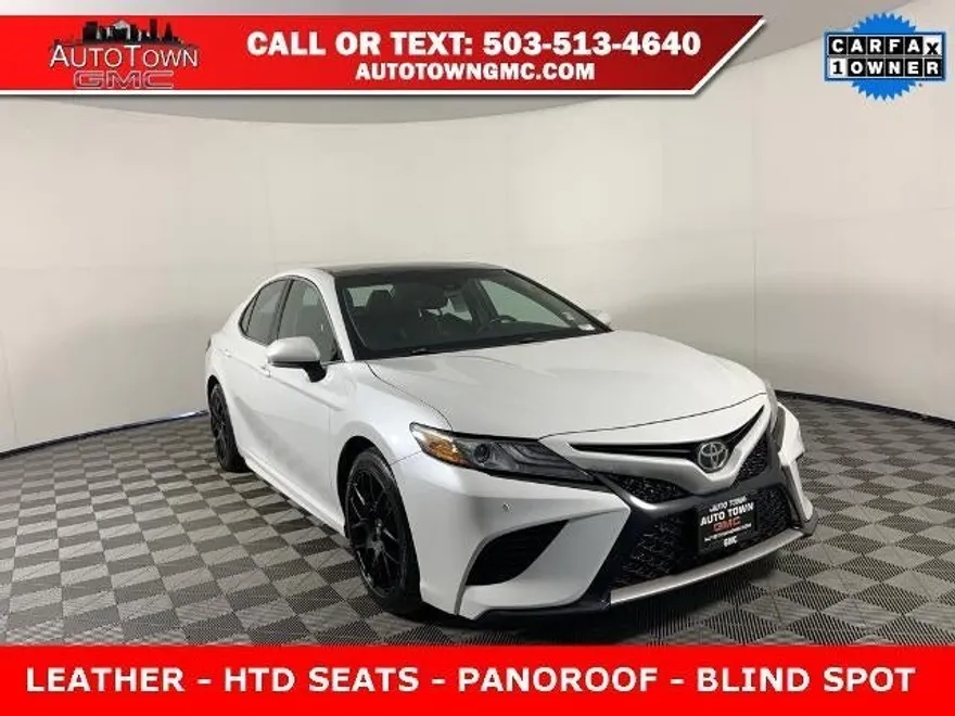 2018 Toyota Camry XLE photo 1