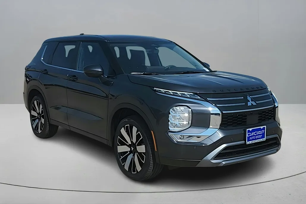 2025 Mitsubishi Outlander SE photo 1