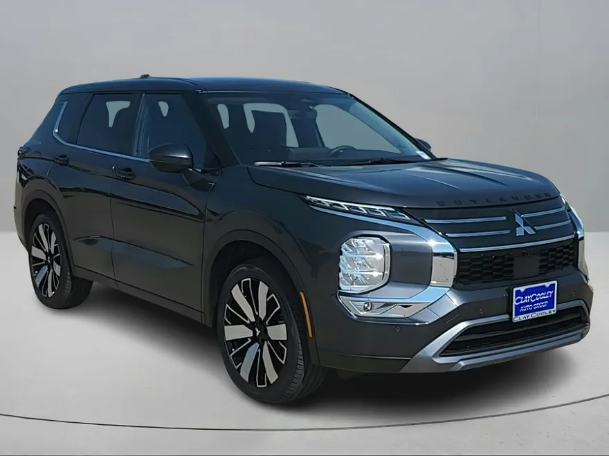 2025 Mitsubishi Outlander SE photo 1